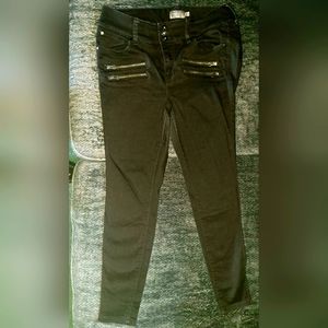 Torrid sz 12 black jegging w zippers